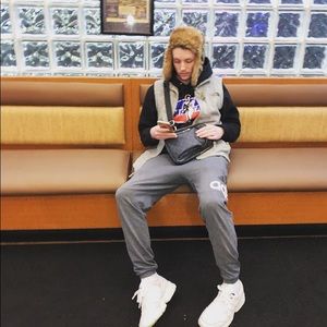 Meet your Posher, Hunter